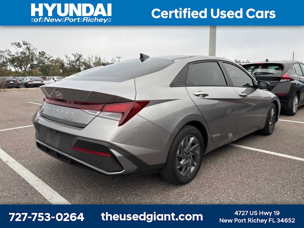 Thumbnail: 2024 Hyundai Elantra - 3