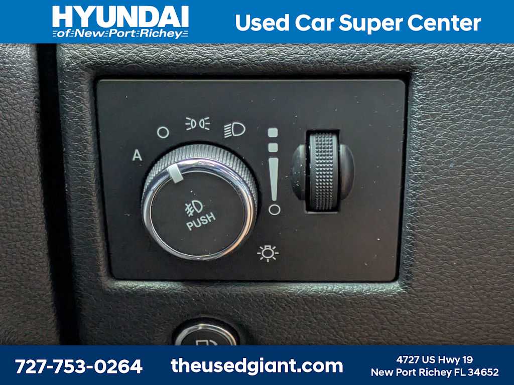 Thumbnail: 2017 Jeep Grand Cherokee - 32