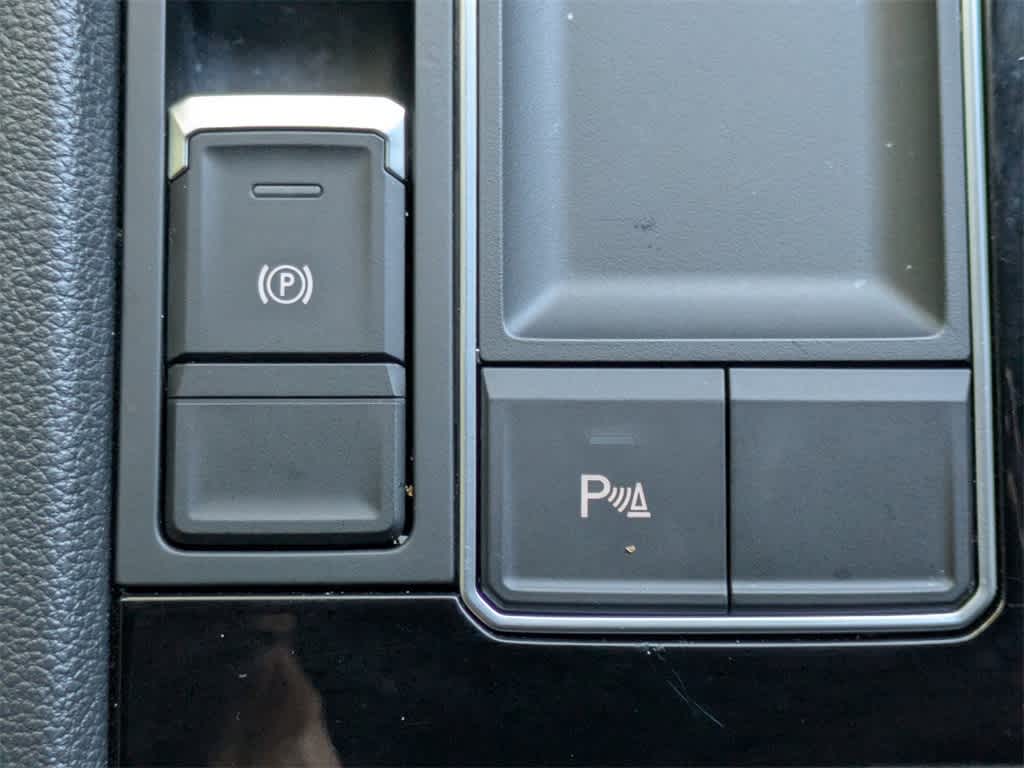 Thumbnail: 2023 Volkswagen Atlas - 31