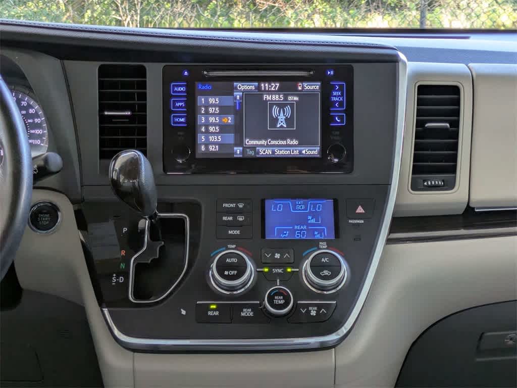 Thumbnail: 2015 Toyota Sienna - 24