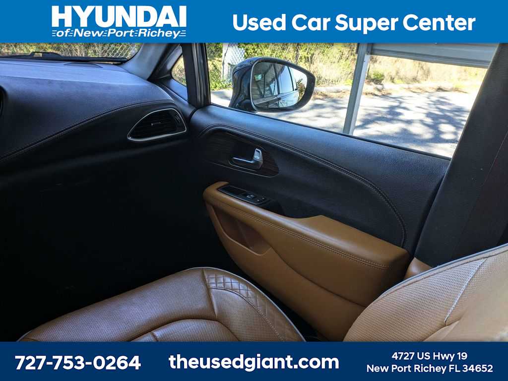 Thumbnail: 2022 Chrysler Pacifica - 30