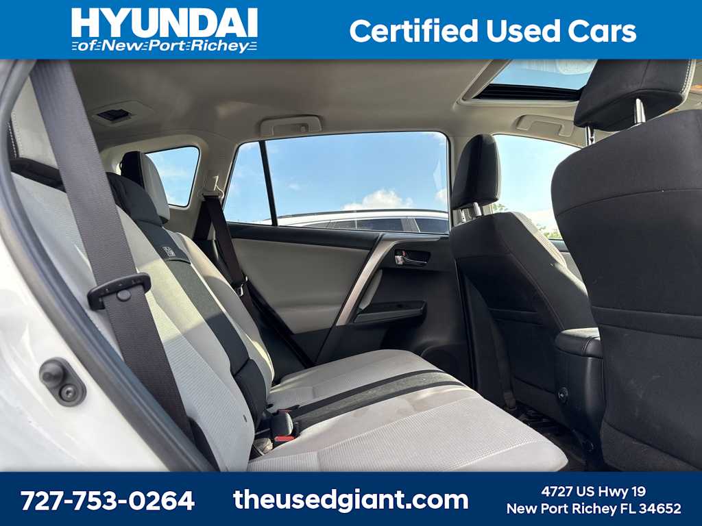 2018 Toyota RAV4 XLE 10