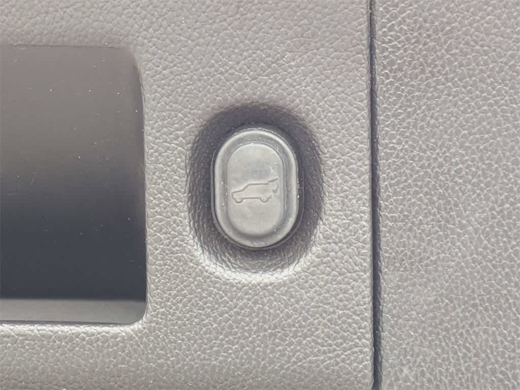 Thumbnail: 2015 Chevrolet Suburban - 13