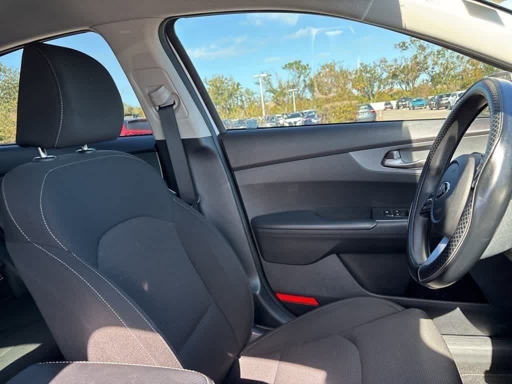 Thumbnail: 2021 Kia Forte - 7