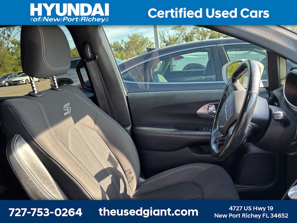 Thumbnail: 2019 Chrysler Pacifica - 8