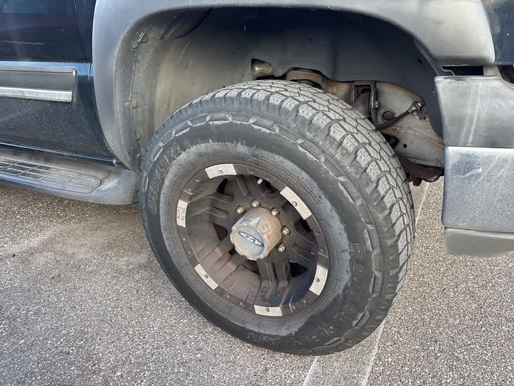 Thumbnail: 2005 Chevrolet Suburban - 5