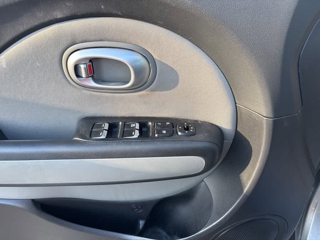 Thumbnail: 2017 Kia Soul - 8