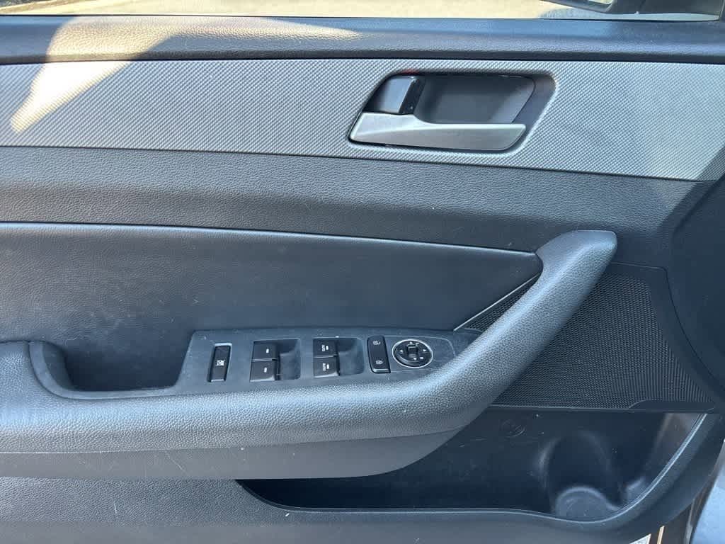 Thumbnail: 2019 Hyundai Sonata - 9