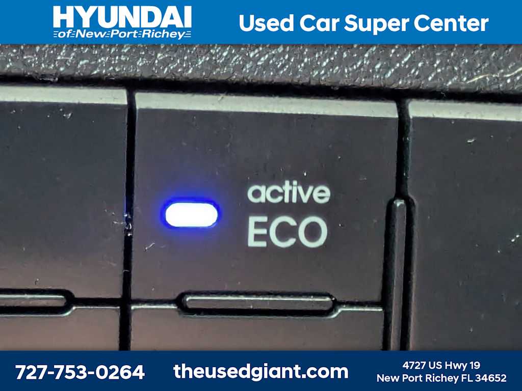 Thumbnail: 2013 Hyundai Veloster - 25
