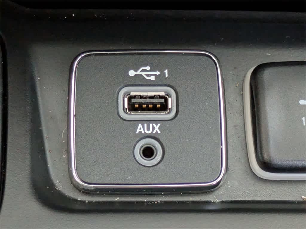 Thumbnail: 2019 Jeep Cherokee - 32