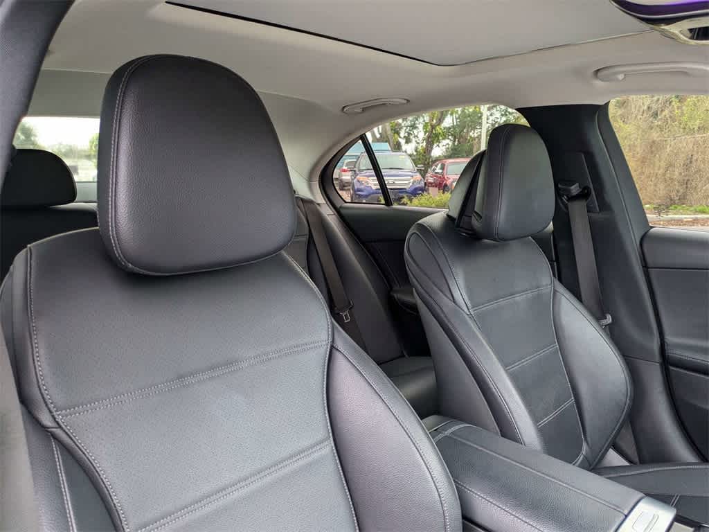 Thumbnail: 2022 Mercedes-Benz C-Class - 6