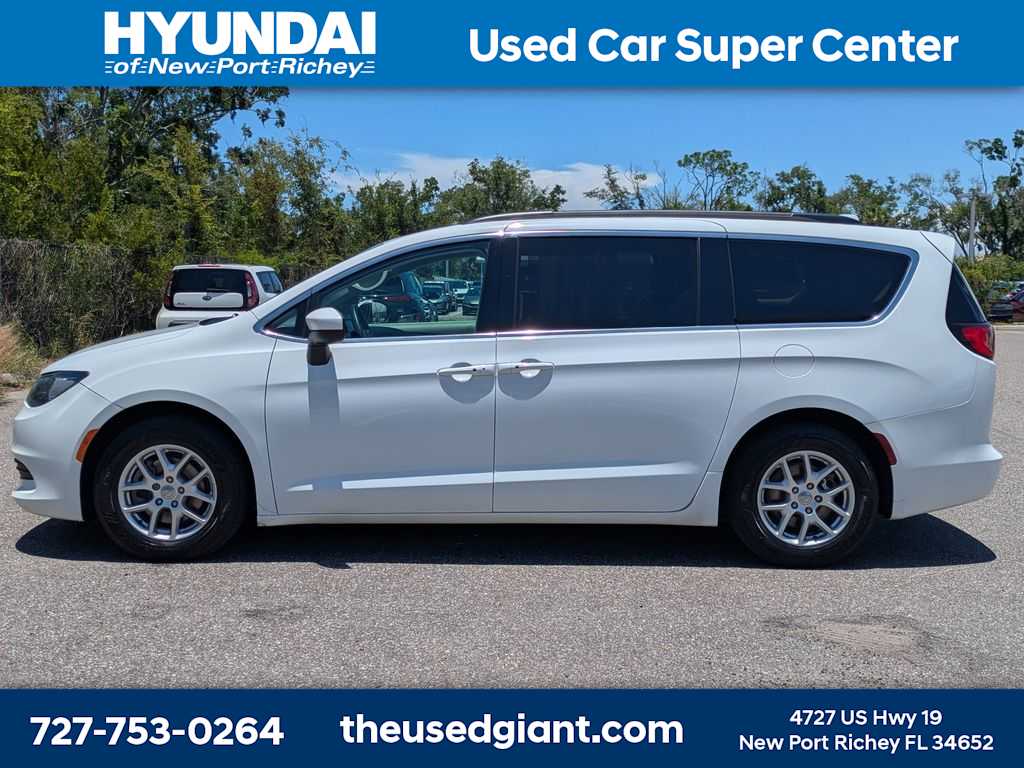 Thumbnail: 2020 Chrysler Voyager - 2