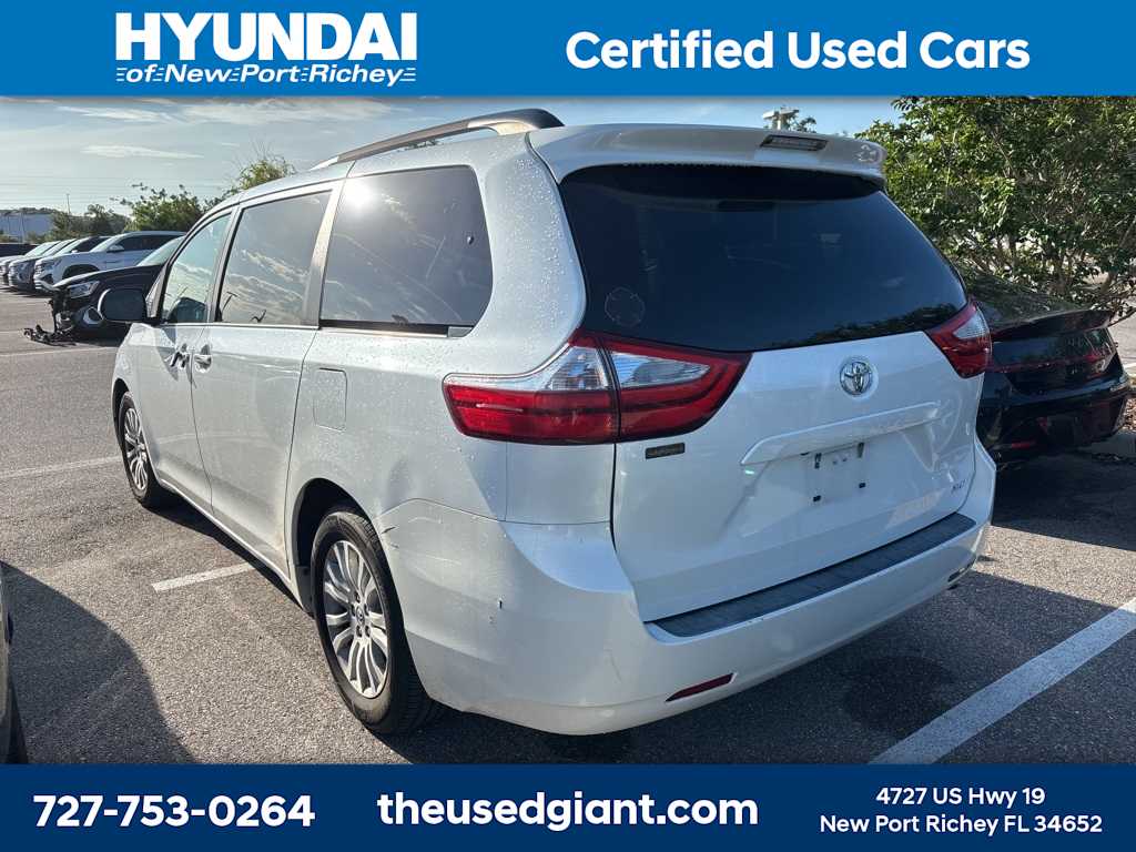 2015 Toyota Sienna XLE 2