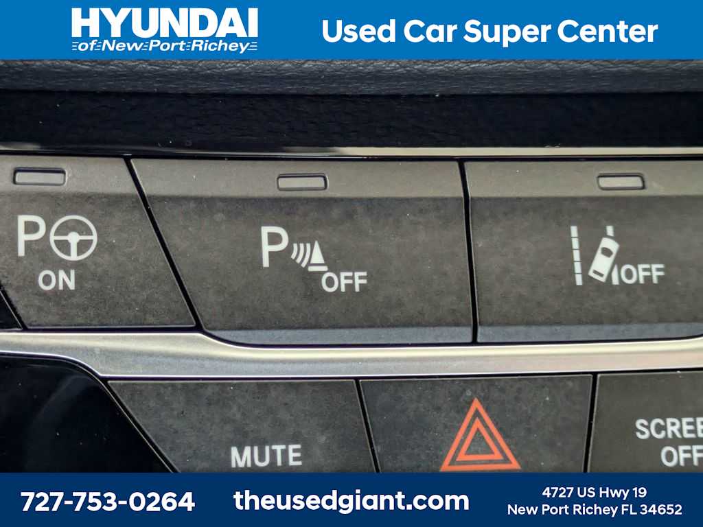 Thumbnail: 2022 Chrysler Pacifica - 41