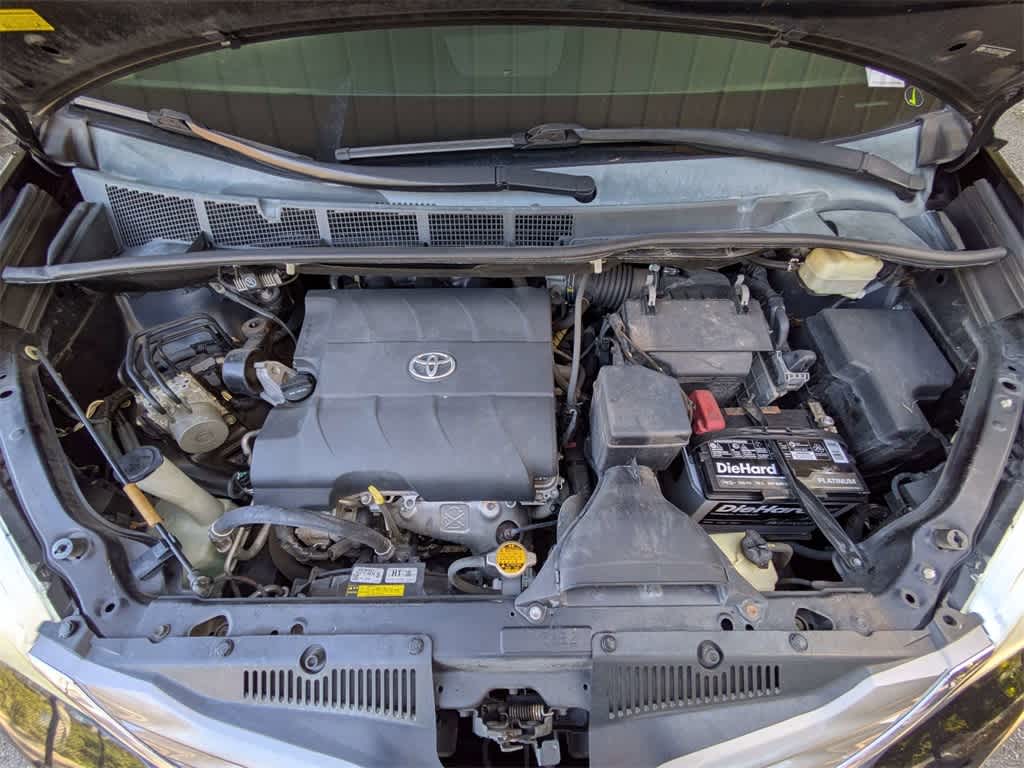 Thumbnail: 2015 Toyota Sienna - 15