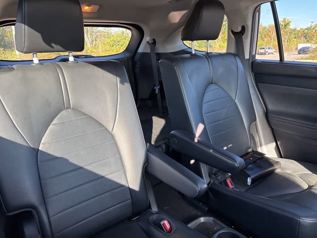 Thumbnail: 2021 Toyota Highlander - 10