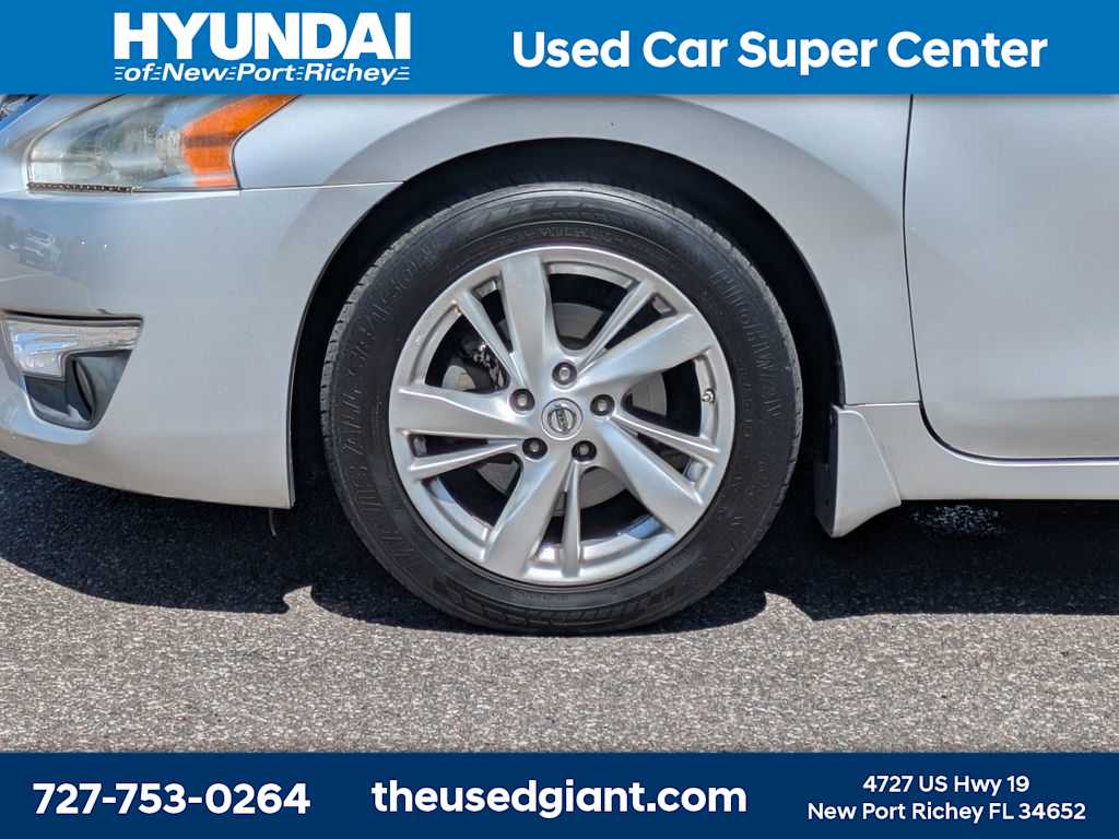 Thumbnail: 2013 Nissan Altima - 10