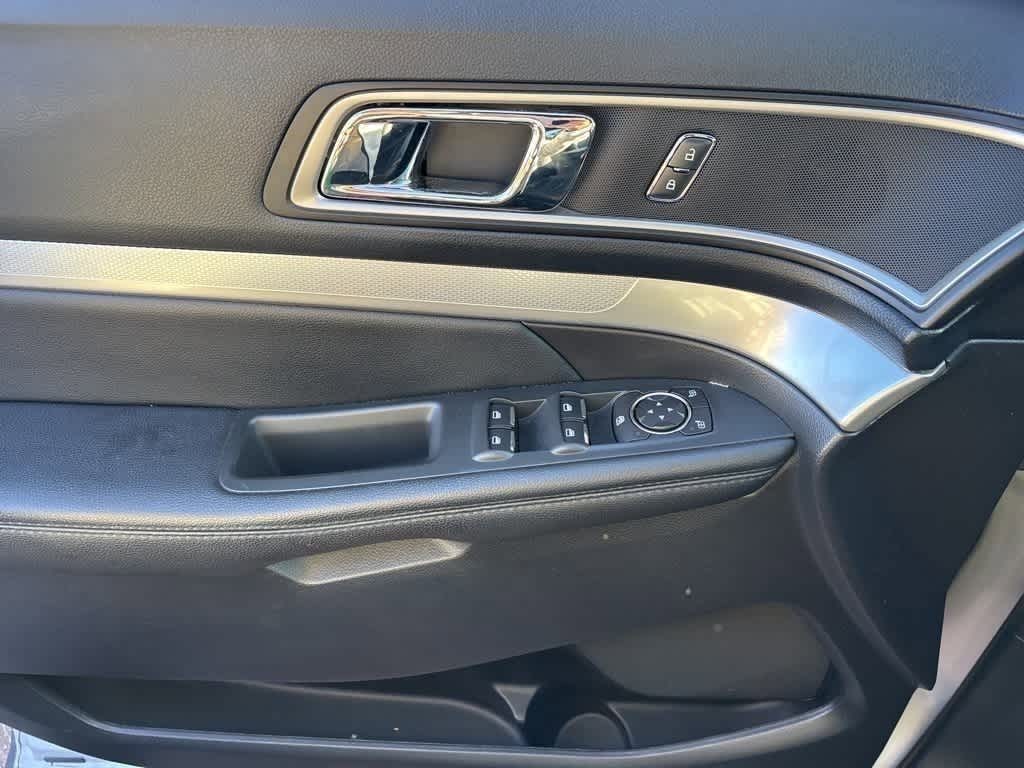 Thumbnail: 2016 Ford Explorer - 12