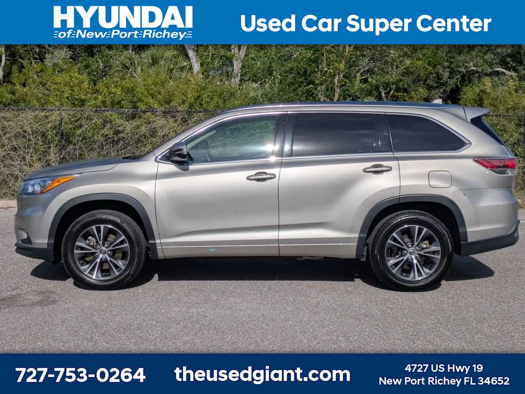 Thumbnail: 2016 Toyota Highlander - 2