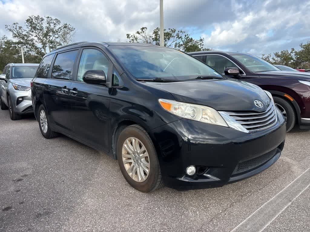 Thumbnail: 2015 Toyota Sienna - 4
