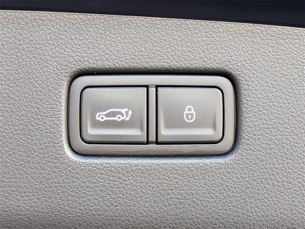 Thumbnail: 2022 Genesis GV70 - 13