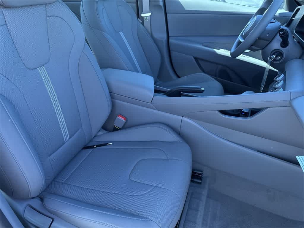 Thumbnail: 2025 Hyundai Elantra - 20