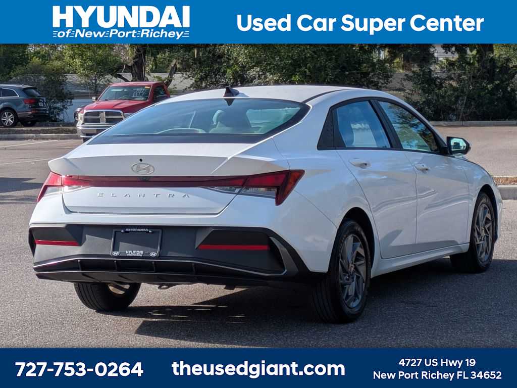 Thumbnail: 2024 Hyundai Elantra - 5