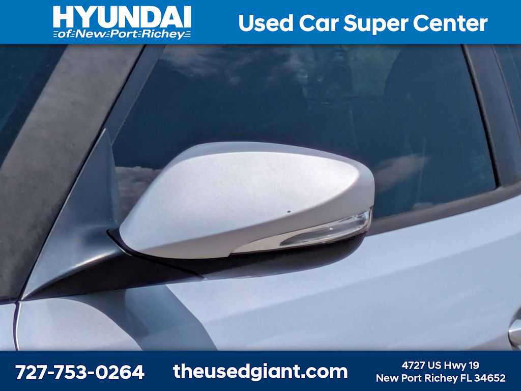 Thumbnail: 2013 Hyundai Veloster - 11