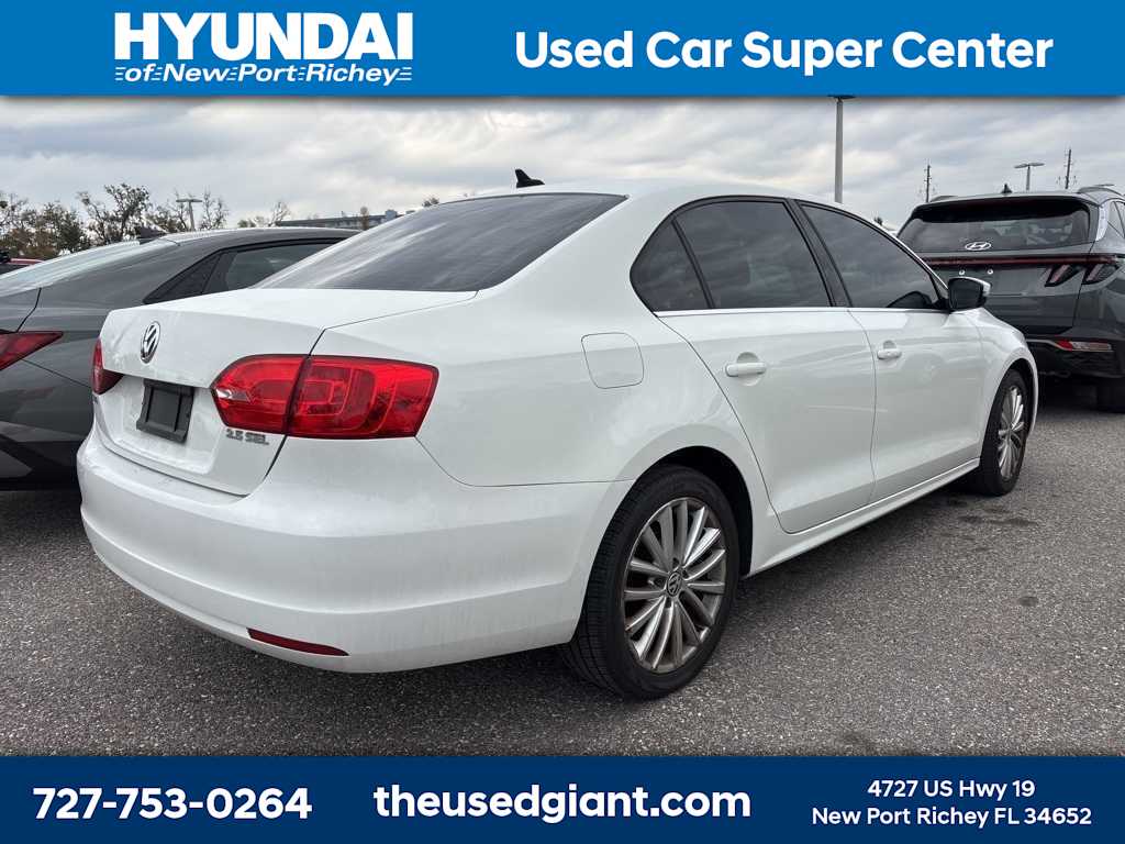 Thumbnail: 2013 Volkswagen Jetta - 3