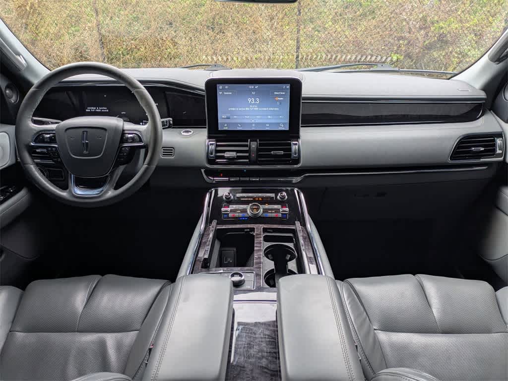 Thumbnail: 2020 Lincoln Navigator - 24