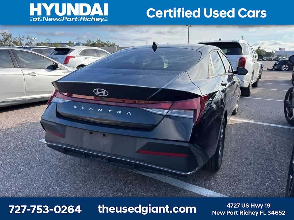 Thumbnail: 2024 Hyundai Elantra - 3