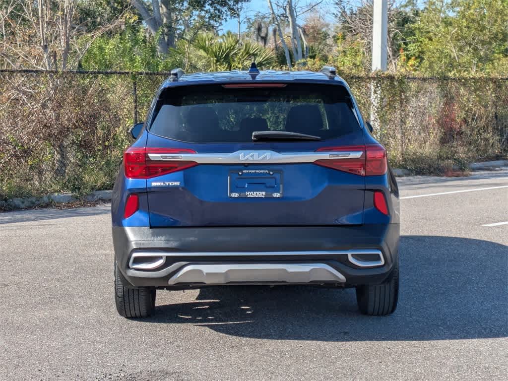 Thumbnail: 2023 Kia Seltos - 4