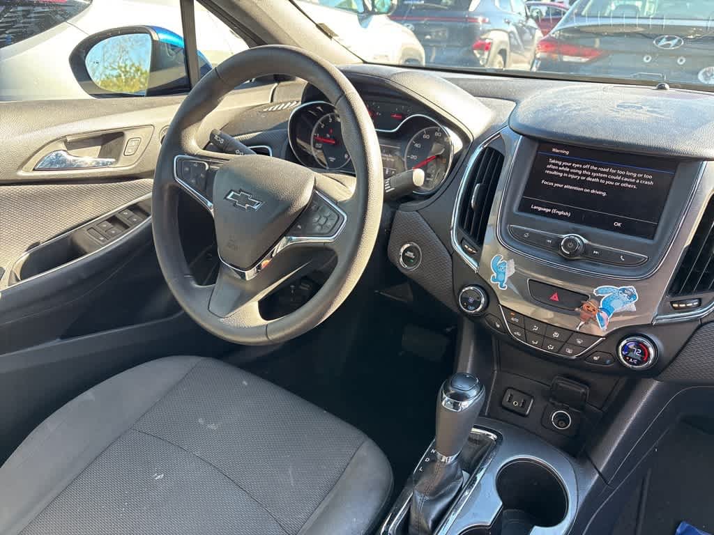 Thumbnail: 2019 Chevrolet Cruze - 6