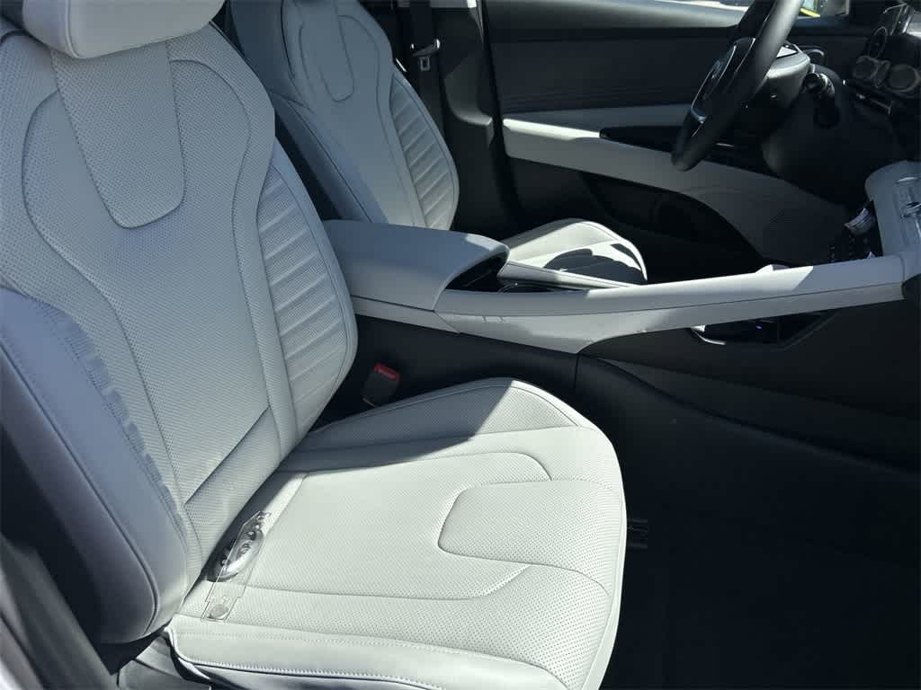 Thumbnail: 2025 Hyundai Elantra - 21