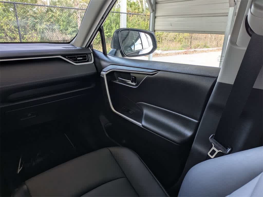 Thumbnail: 2022 Toyota RAV4 - 21