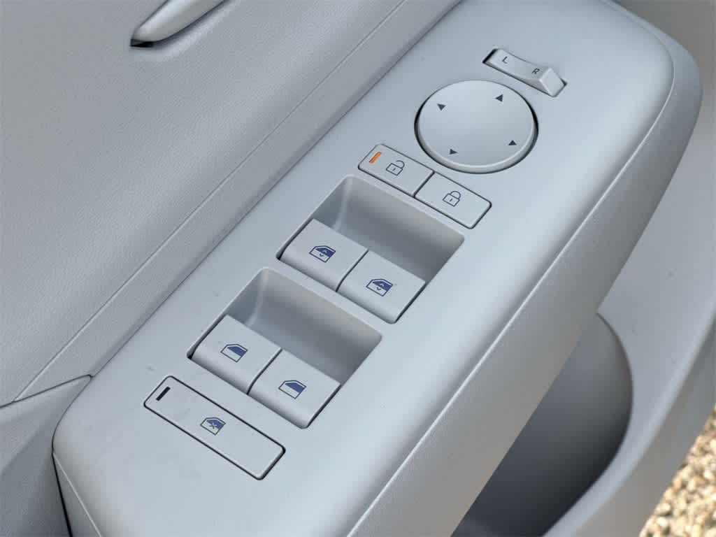 2025 Hyundai Kona SEL 16