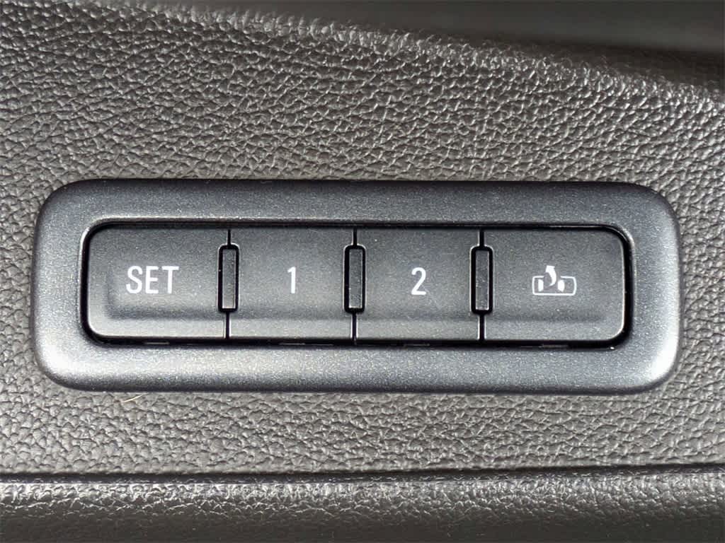 Thumbnail: 2015 Chevrolet Suburban - 28