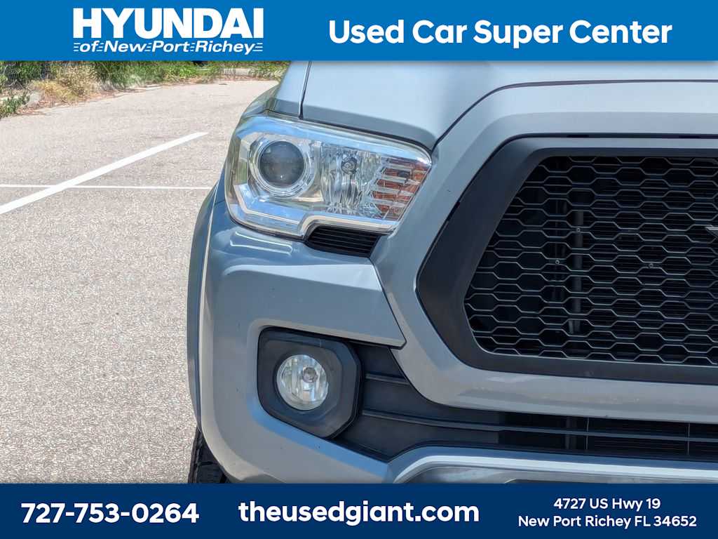 Thumbnail: 2019 Toyota Tacoma - 9