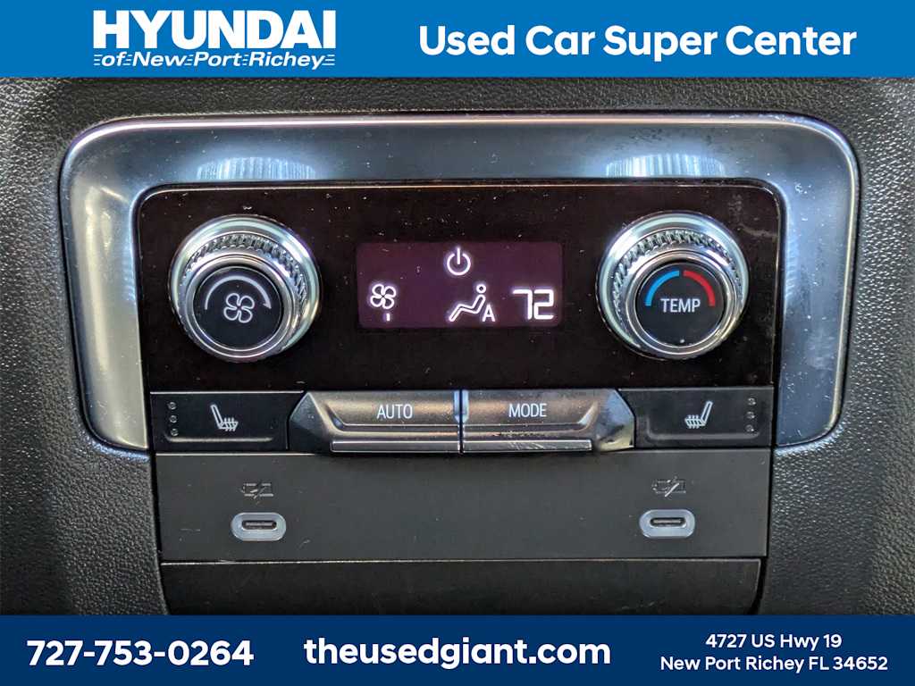 Thumbnail: 2022 GMC Yukon XL - 21