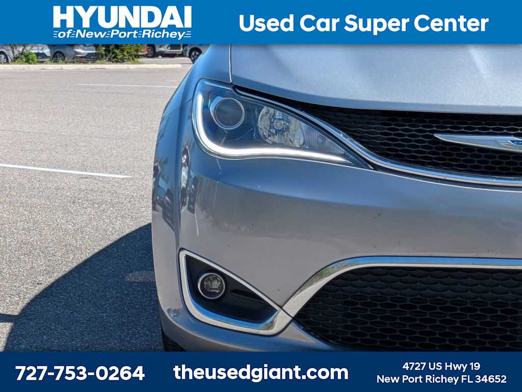 Thumbnail: 2018 Chrysler Pacifica - 9