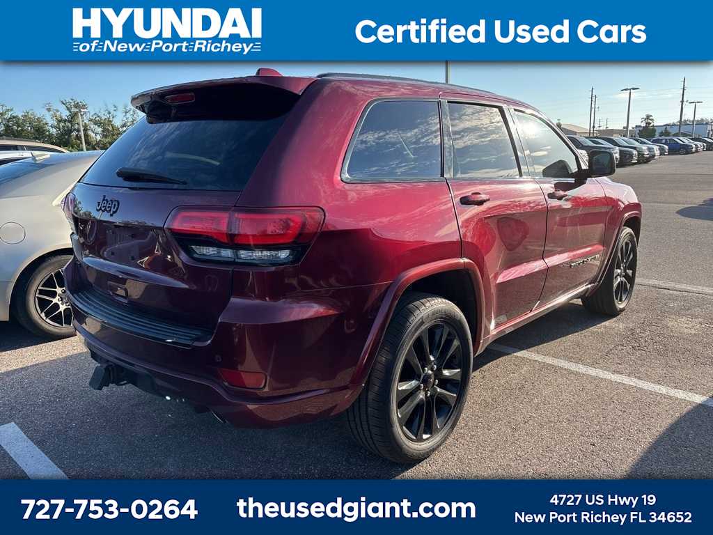 Thumbnail: 2017 Jeep Grand Cherokee - 3