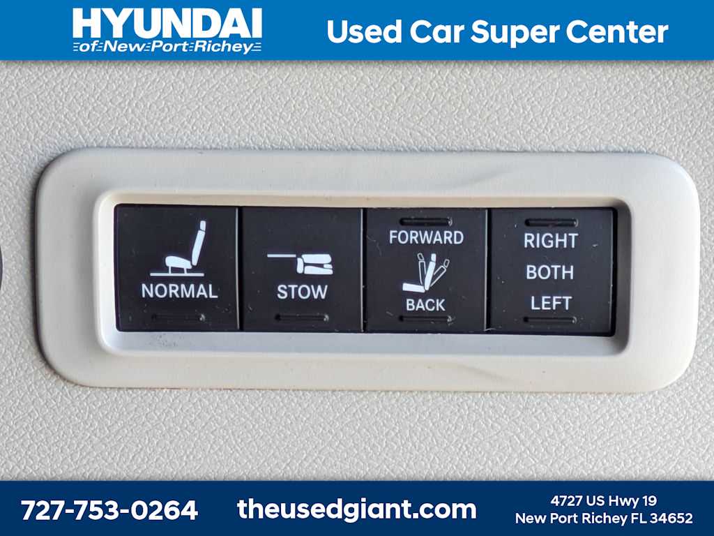 Thumbnail: 2018 Chrysler Pacifica - 14