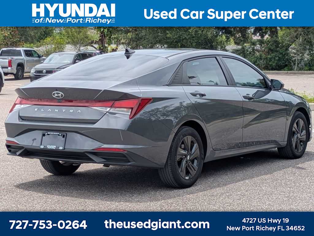 Thumbnail: 2023 Hyundai Elantra - 4