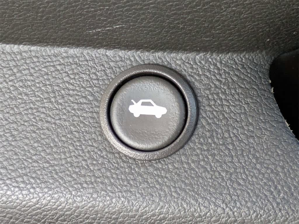 Thumbnail: 2010 Chevrolet Camaro - 28