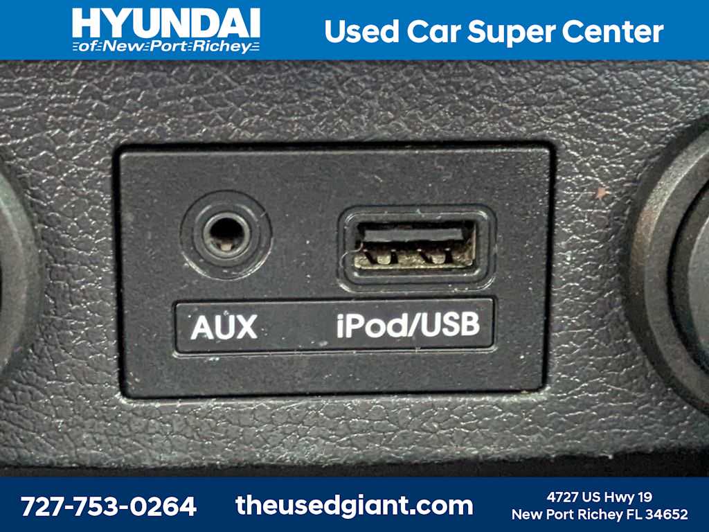 Thumbnail: 2013 Hyundai Veloster - 24