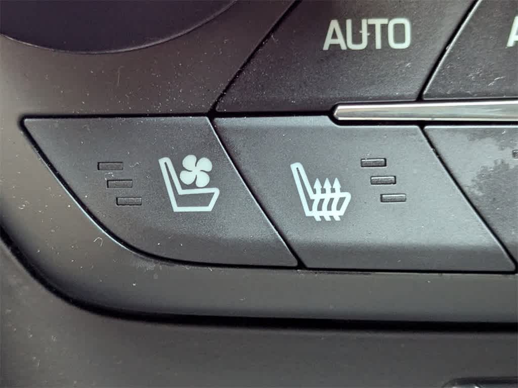 Thumbnail: 2014 Chevrolet Corvette - 25