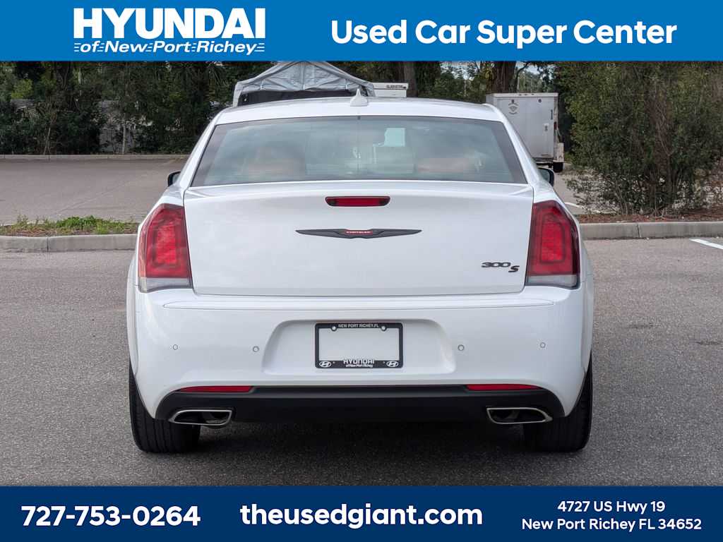 Thumbnail: 2020 Chrysler 300 - 4