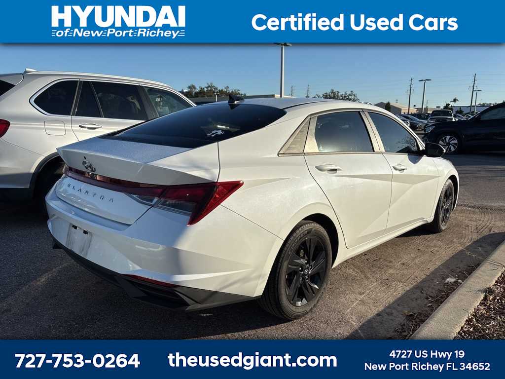 Thumbnail: 2022 Hyundai Elantra - 3