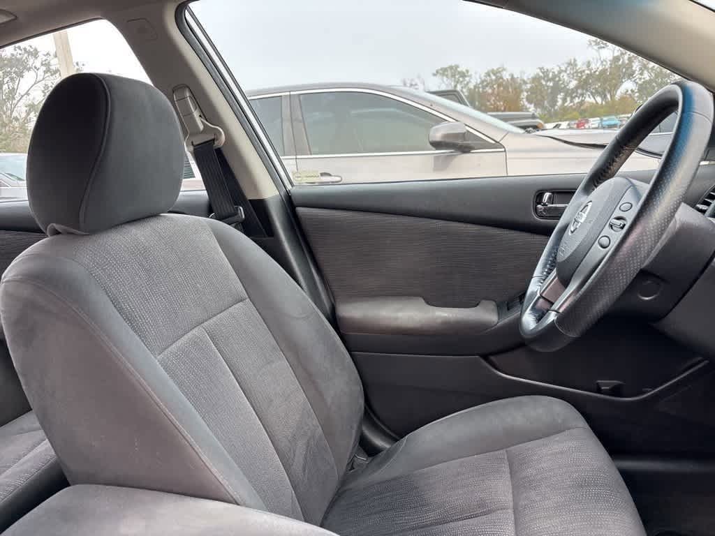 Thumbnail: 2010 Nissan Altima - 8
