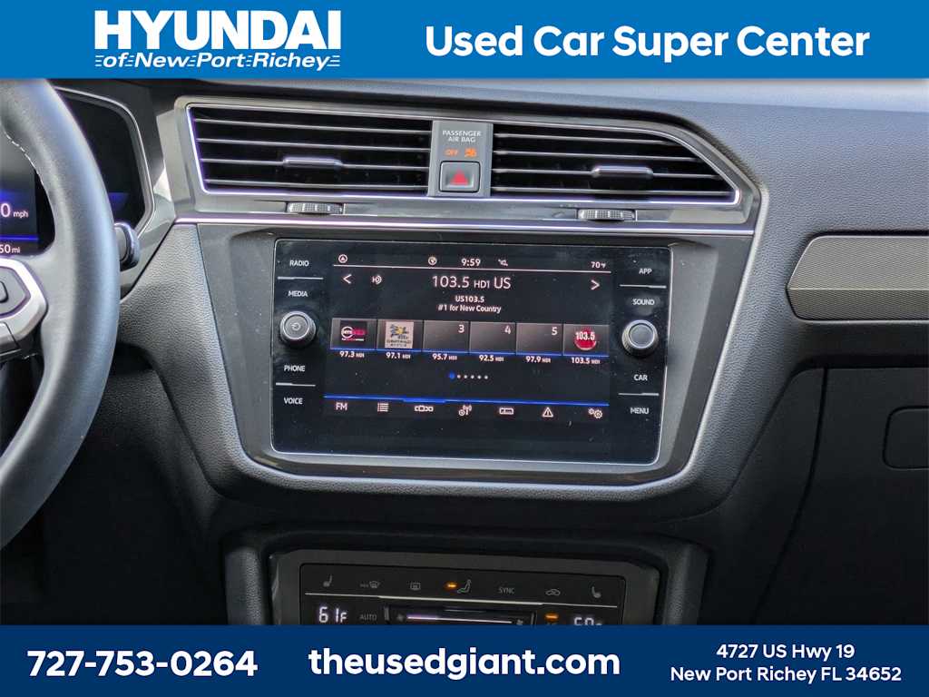 Thumbnail: 2022 Volkswagen Tiguan - 24